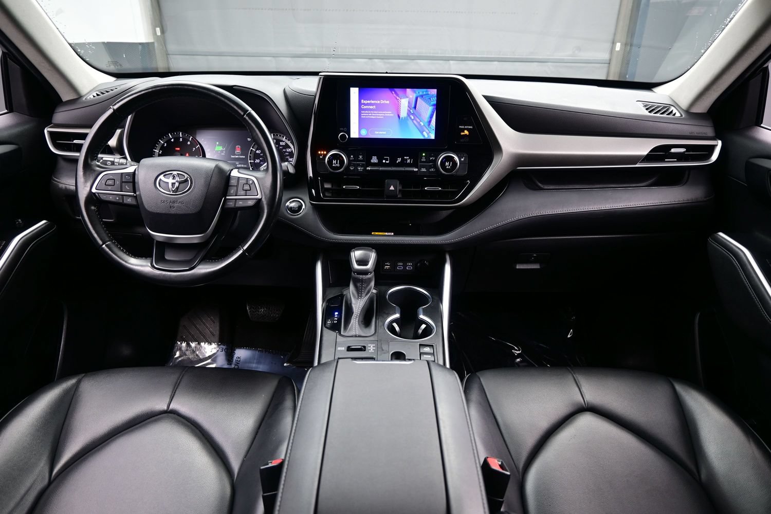 Used 2023 Toyota Highlander XLE AWD/4WD image 19