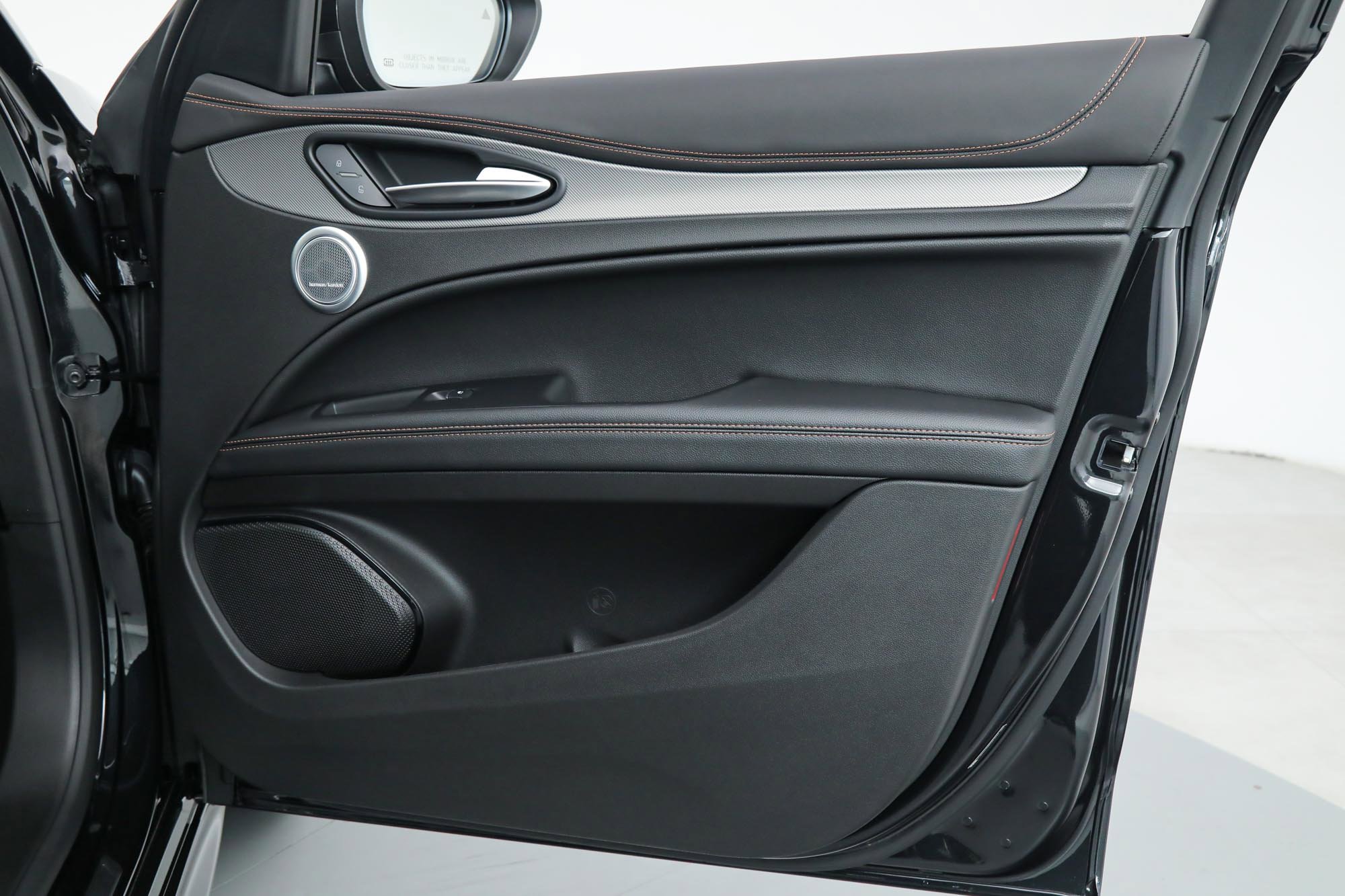 New 2025 Alfa Romeo Stelvio Sprint image 10