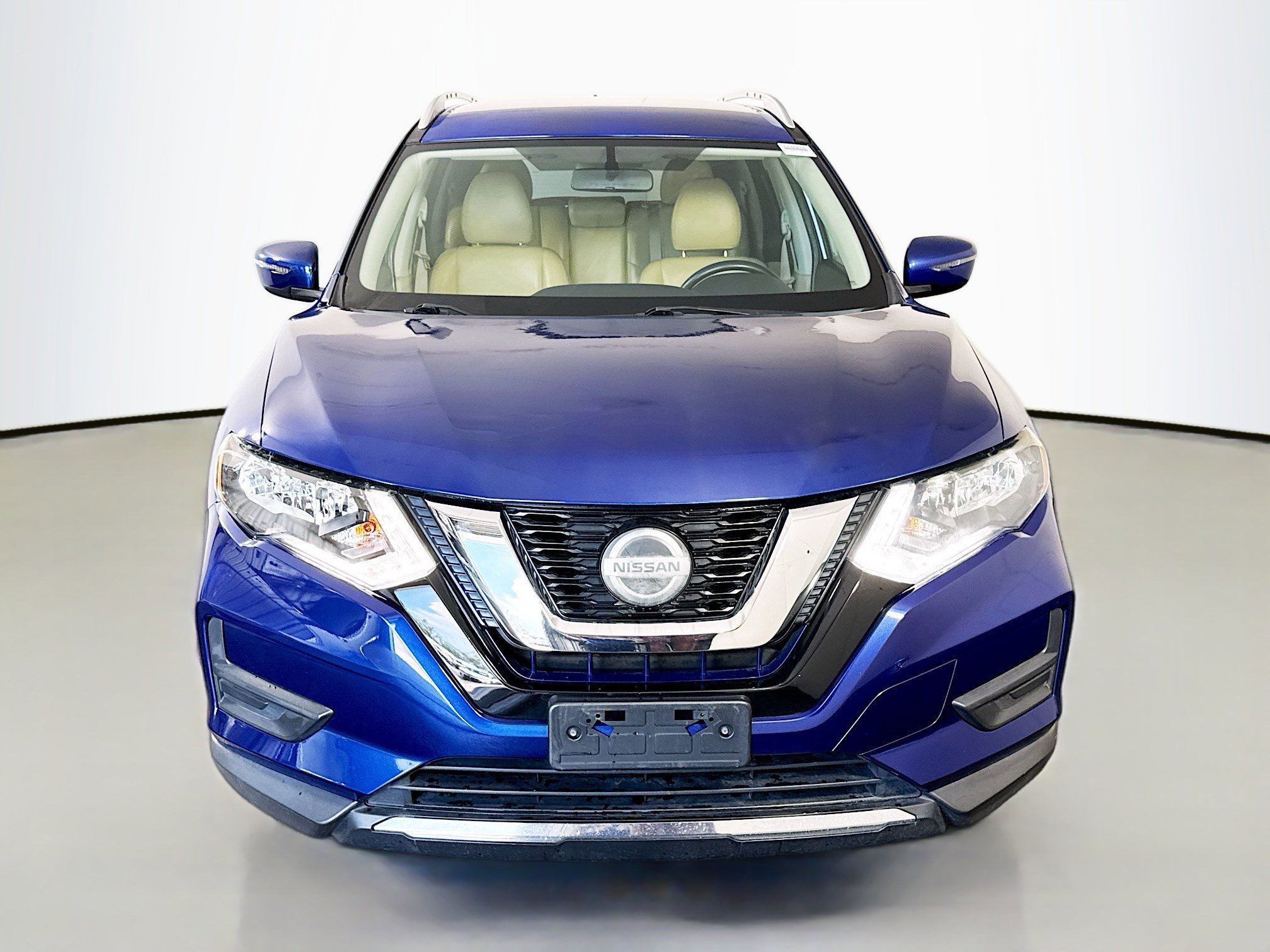 Used 2018 Nissan Rogue SV FWD image 2