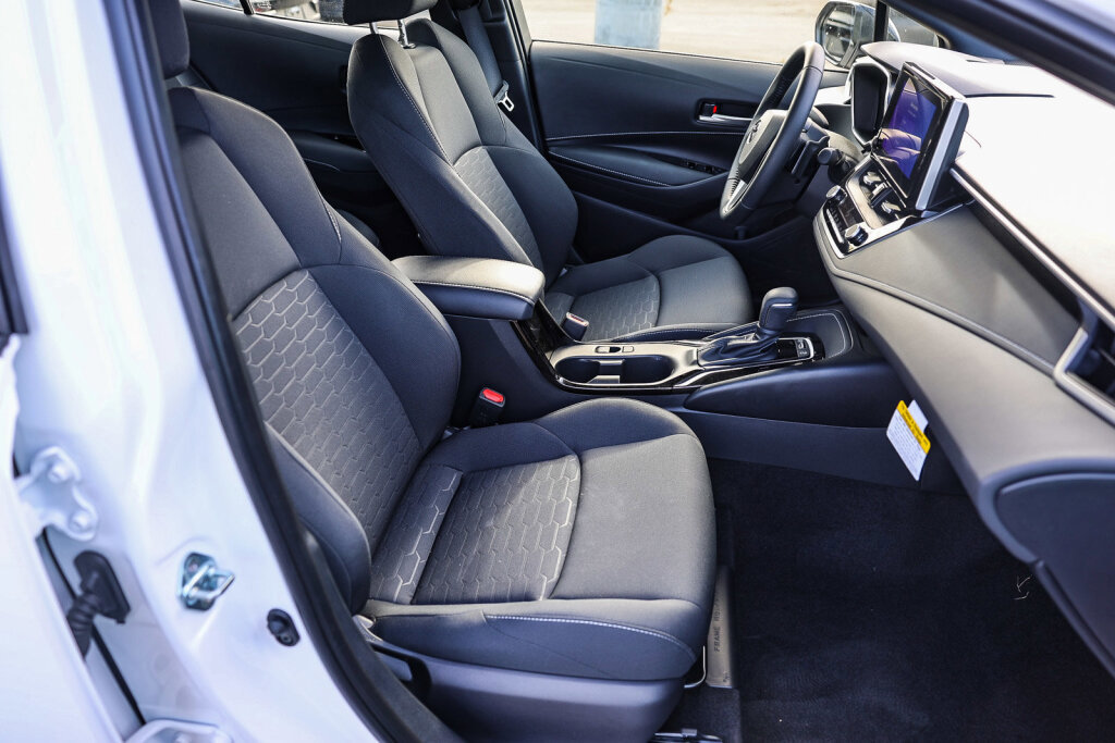 Certified 2026 Toyota Corolla SE w/ Black Out Package (TMS) FWD image 7