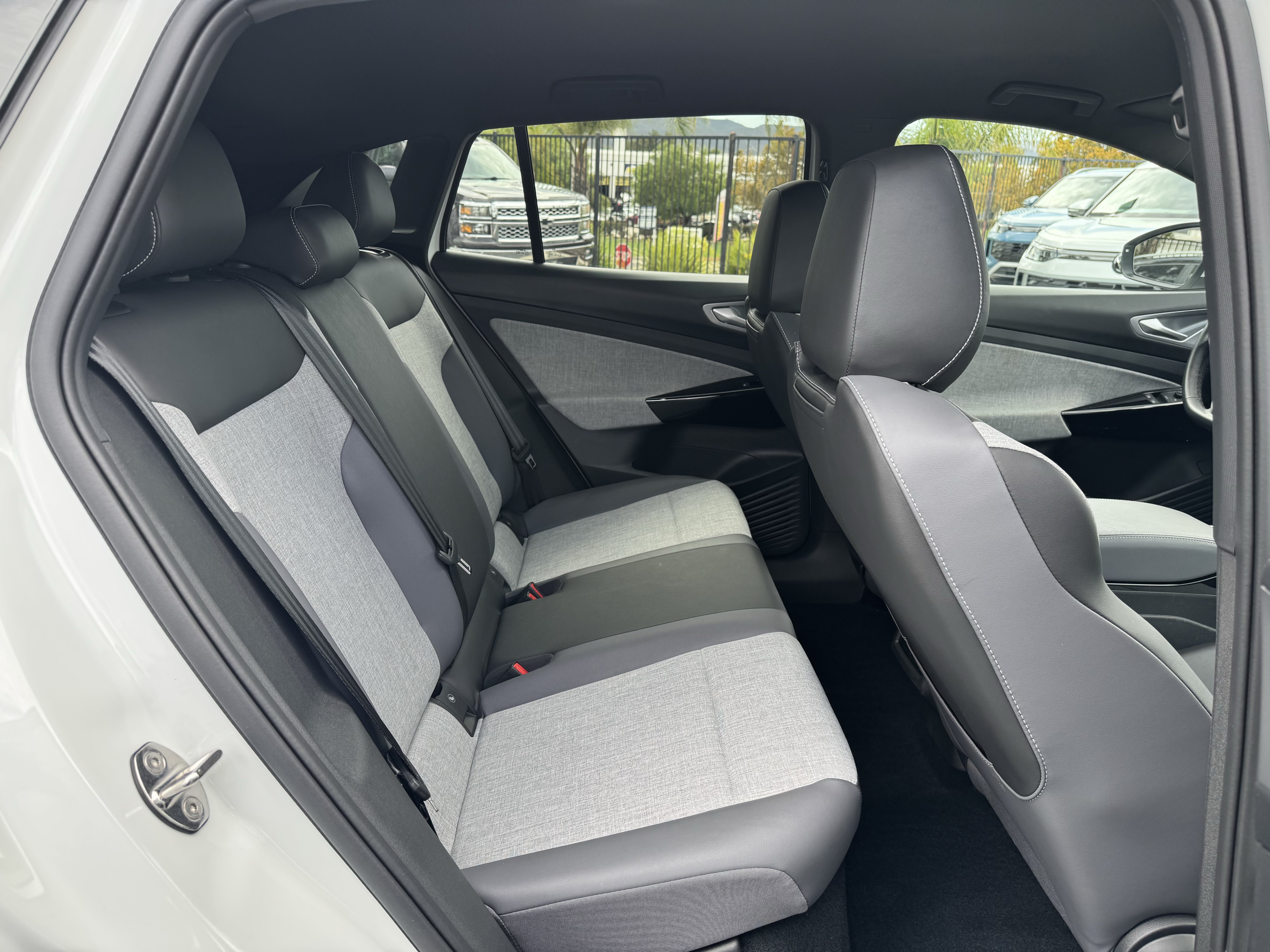 Used 2025 Volkswagen ID.4 Pro RWD image 30