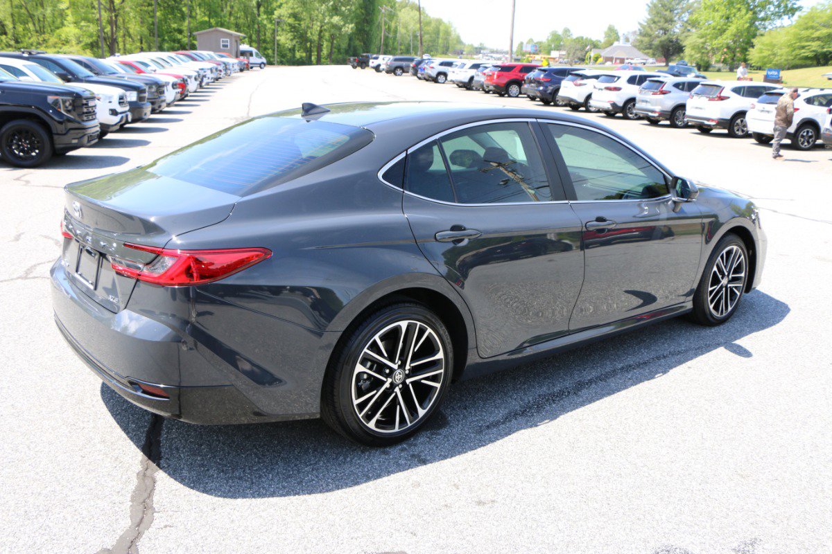 Used 2025 Toyota Camry XLE FWD image 8