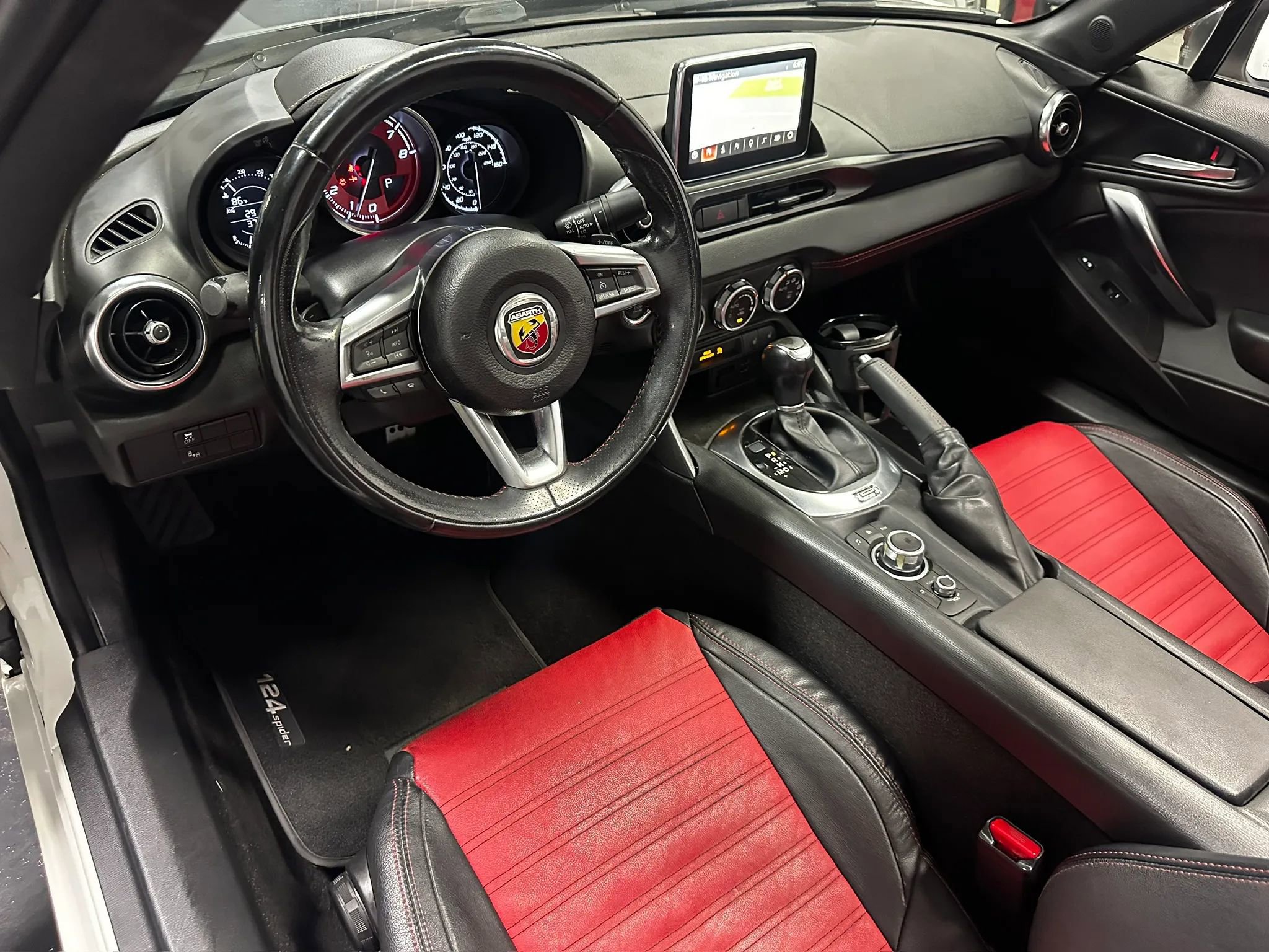 Used 2018 FIAT 124 Spider Abarth w/ Convenience Group image 10