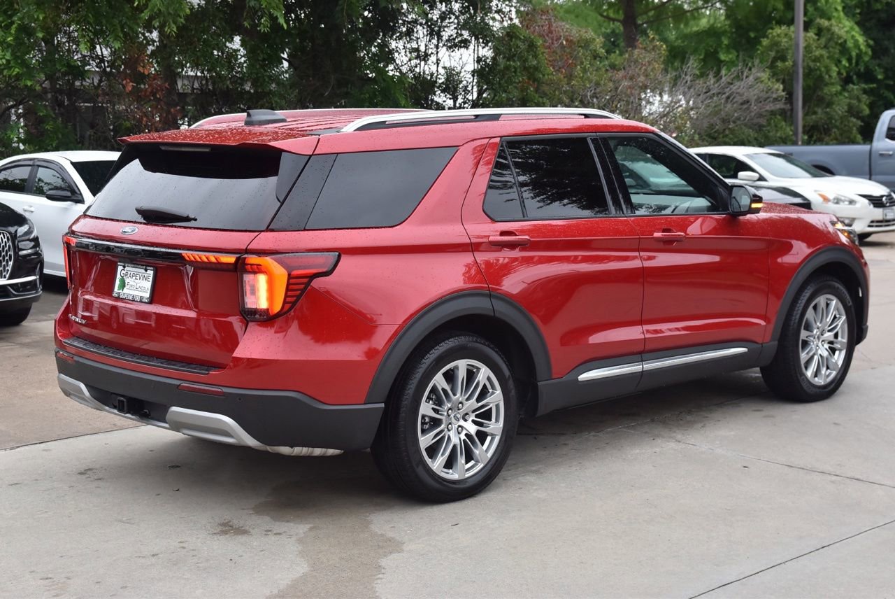 Certified 2025 Ford Explorer Platinum RWD image 7