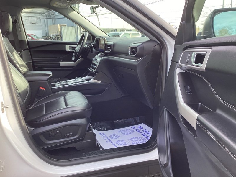 Used 2021 Ford Explorer XLT w/ Equipment Group 202A image 18