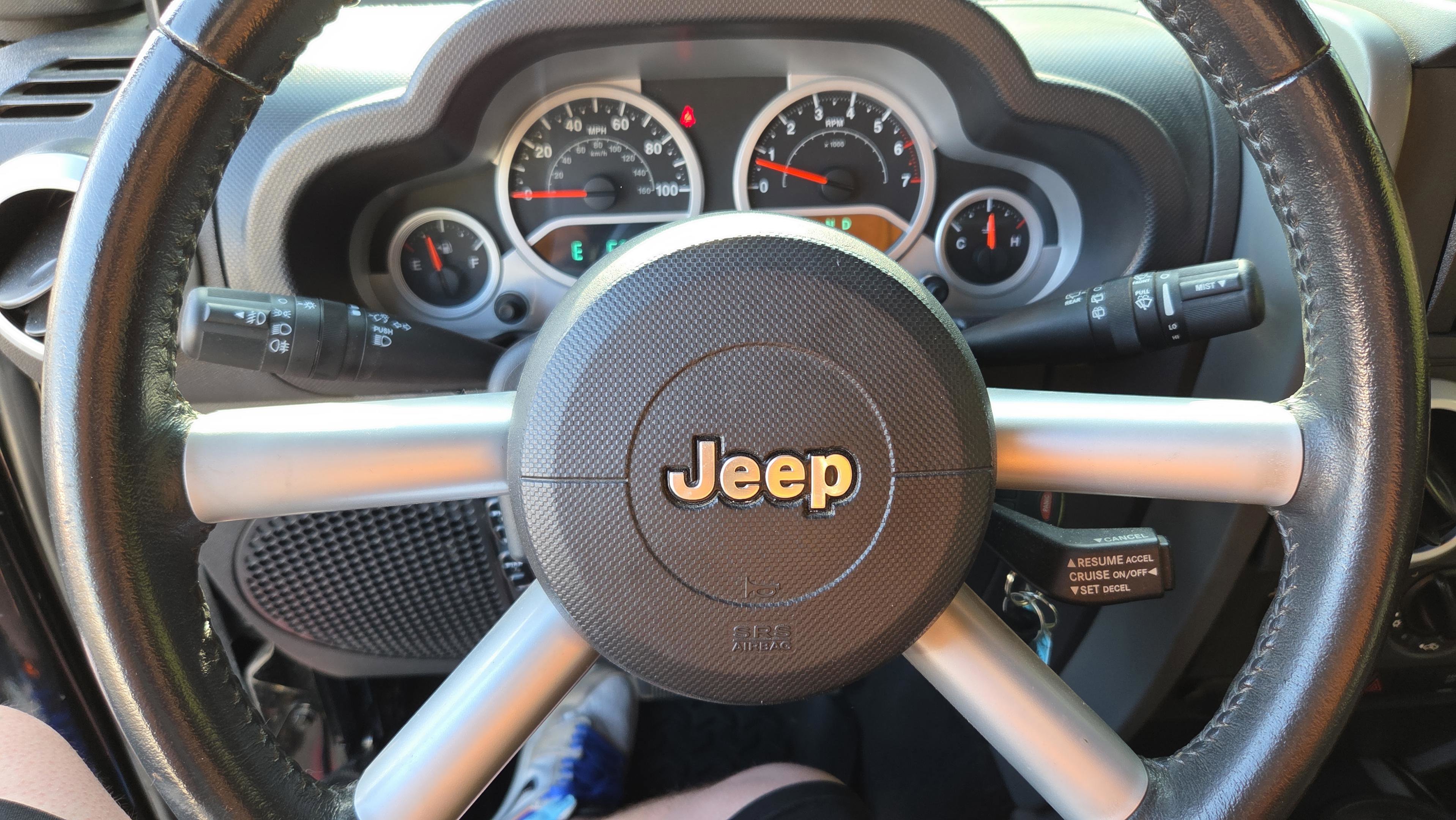 Used 2008 Jeep Wrangler Unlimited Sahara w/ Dual Top Group image 21