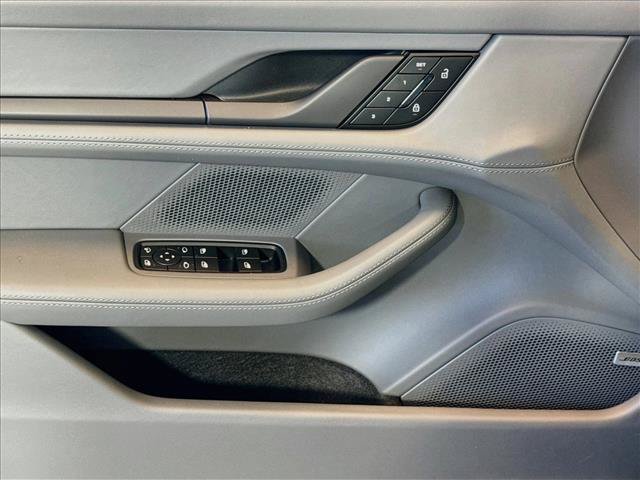 New 2026 Porsche Taycan 4S AWD/4WD image 11