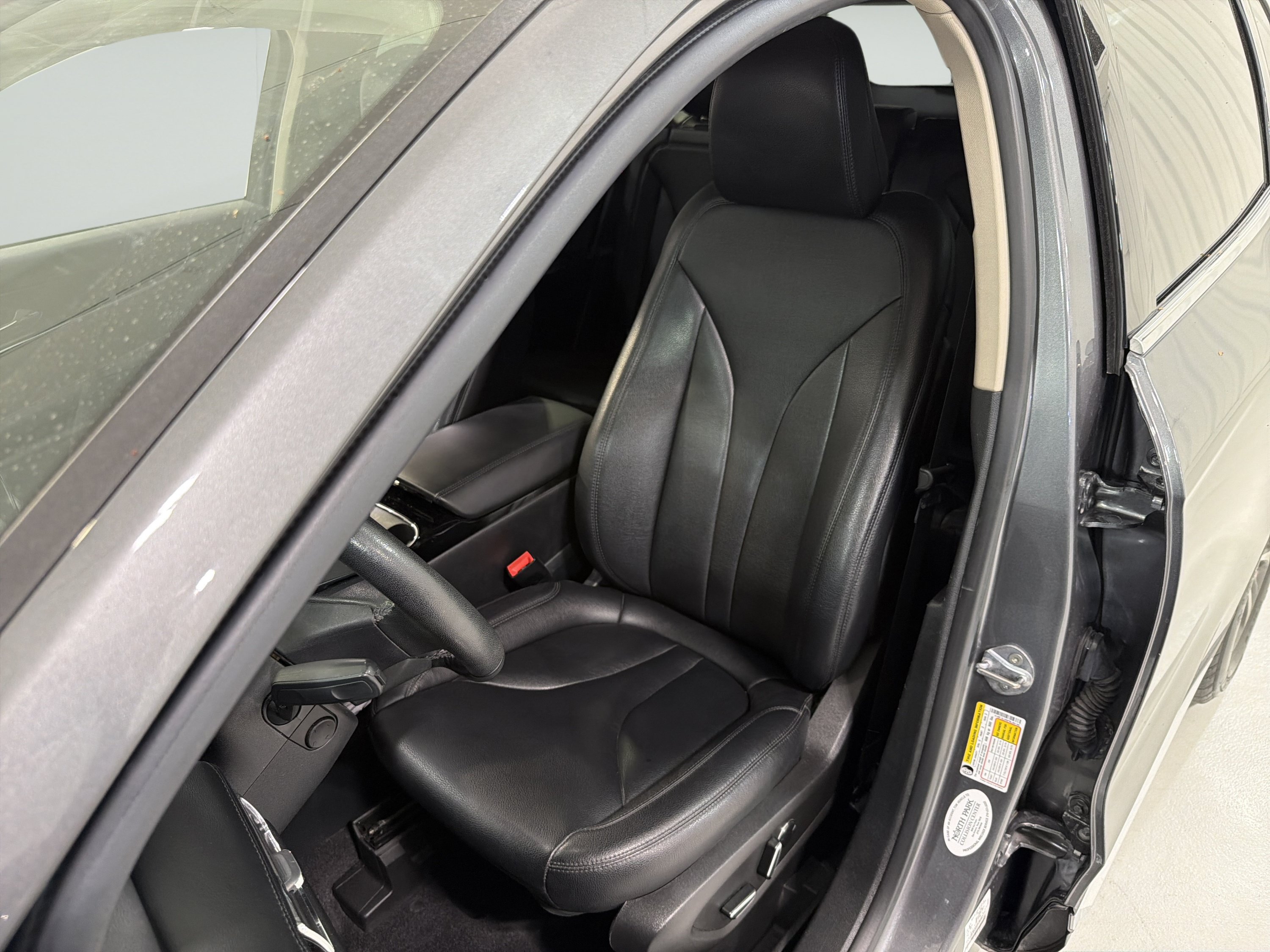 Used 2023 Lincoln Nautilus FWD w/ Premium Package image 9