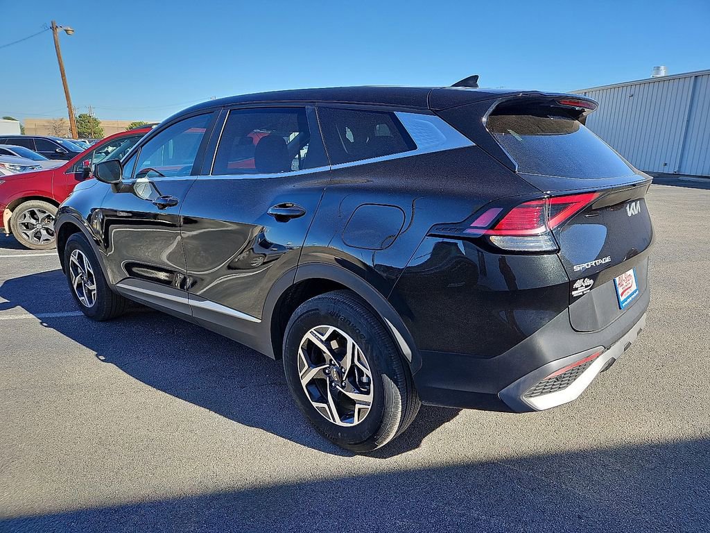 Used 2025 Kia Sportage LX image 4
