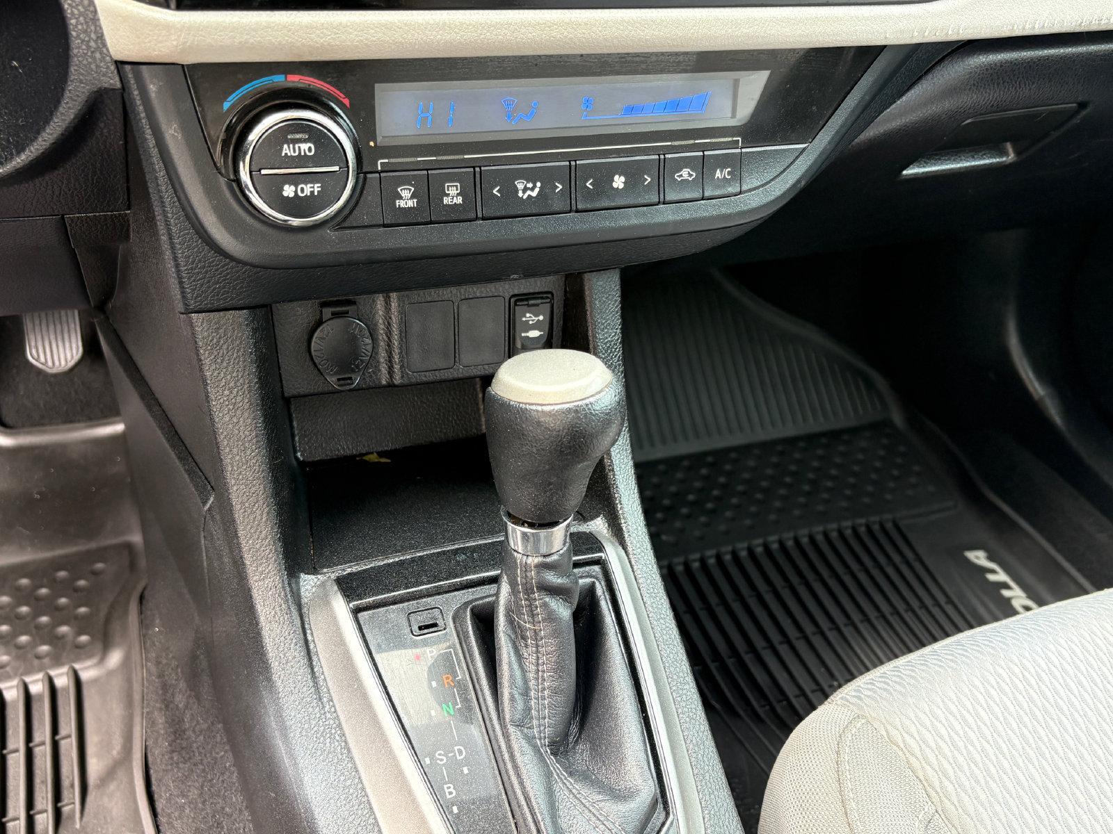 Used 2016 Toyota Corolla LE FWD image 24