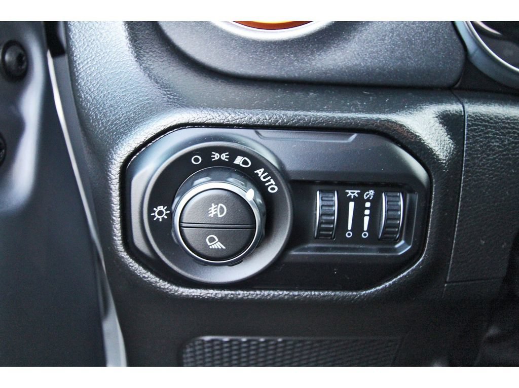 Used 2022 Jeep Gladiator Mojave w/ Cold Weather Group AWD/4WD image 22