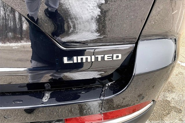 Certified 2024 Jeep Grand Cherokee Limited w/ Luxury Tech Group II image 14