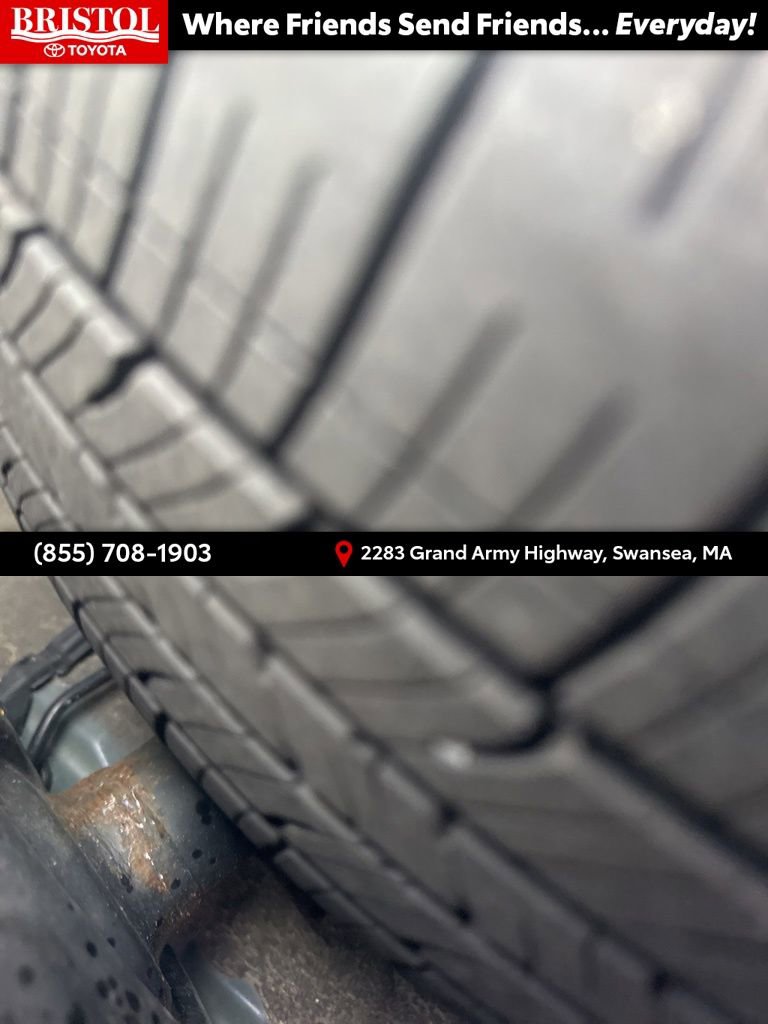 Used 2021 Toyota Corolla LE w/ Carpet Mat Package (TMS) FWD image 3