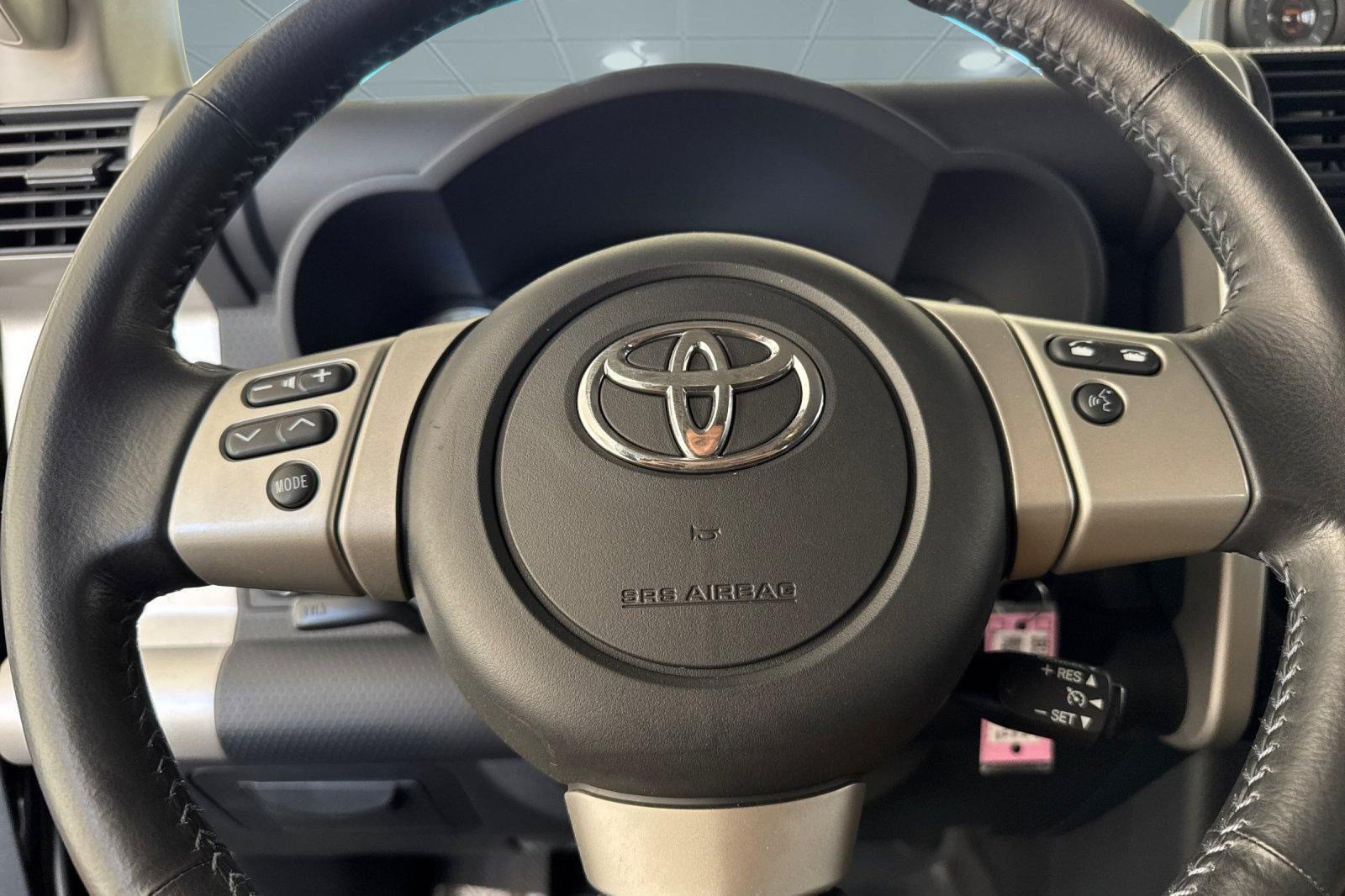 Used 2014 Toyota FJ Cruiser 4WD w/ Upgrade Package image 10