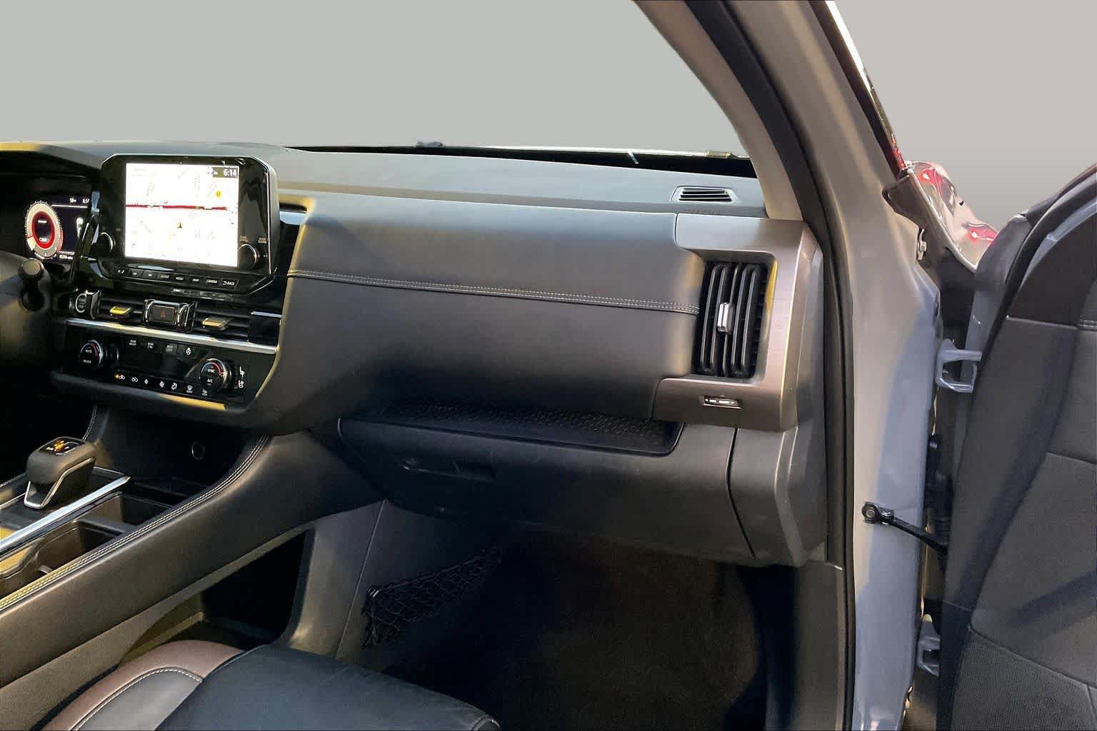Used 2022 Nissan Pathfinder Platinum w/ Cargo Package AWD/4WD image 17