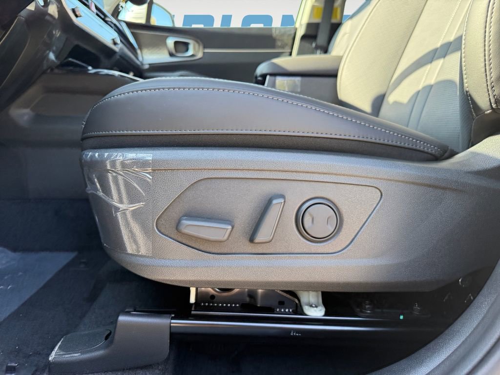 New 2025 Kia Sorento EX image 16