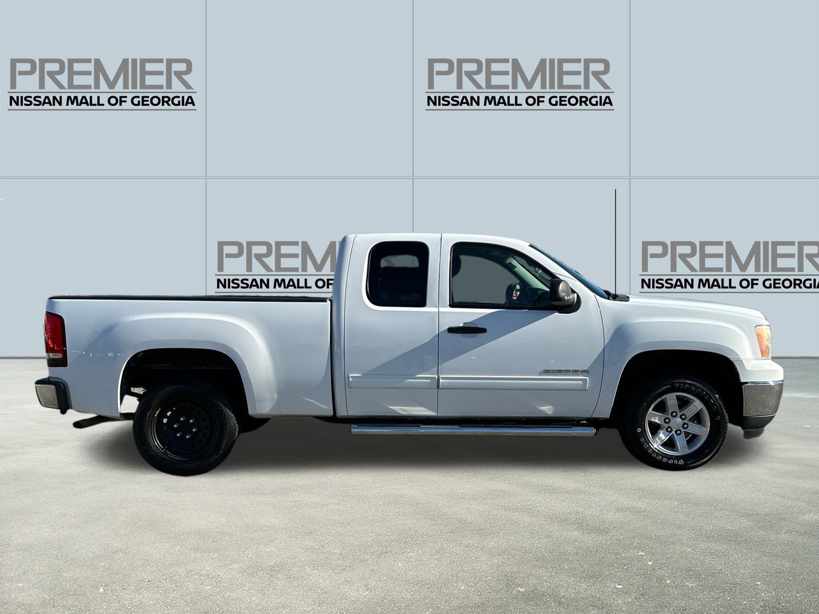 Used 2013 GMC Sierra 1500 SLE w/ Power Tech Package image 4