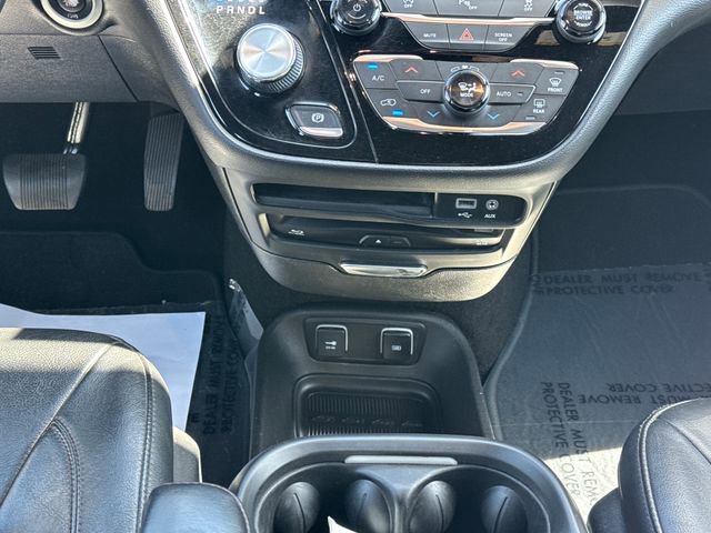 Used 2020 Chrysler Pacifica Touring-L FWD image 23