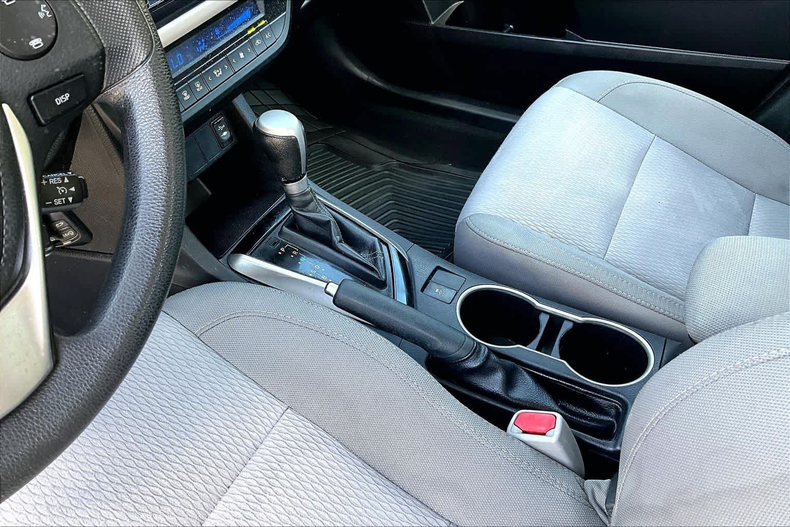 Used 2015 Toyota Corolla LE FWD image 17