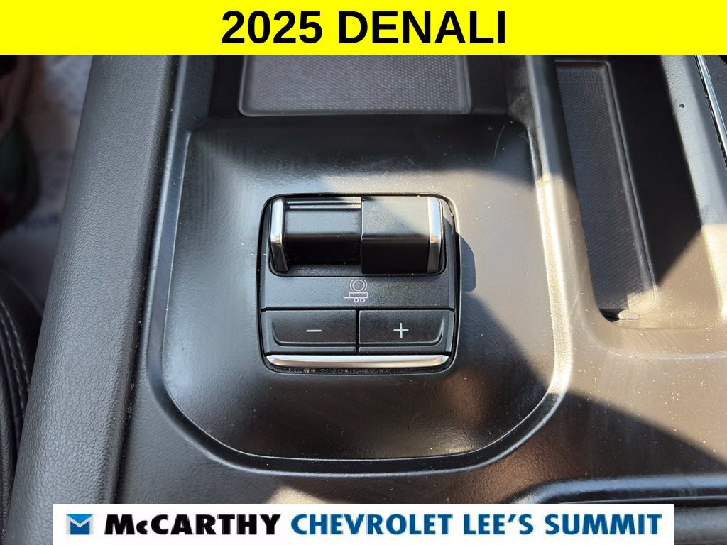 Used 2025 GMC Sierra 3500 Denali AWD/4WD image 11