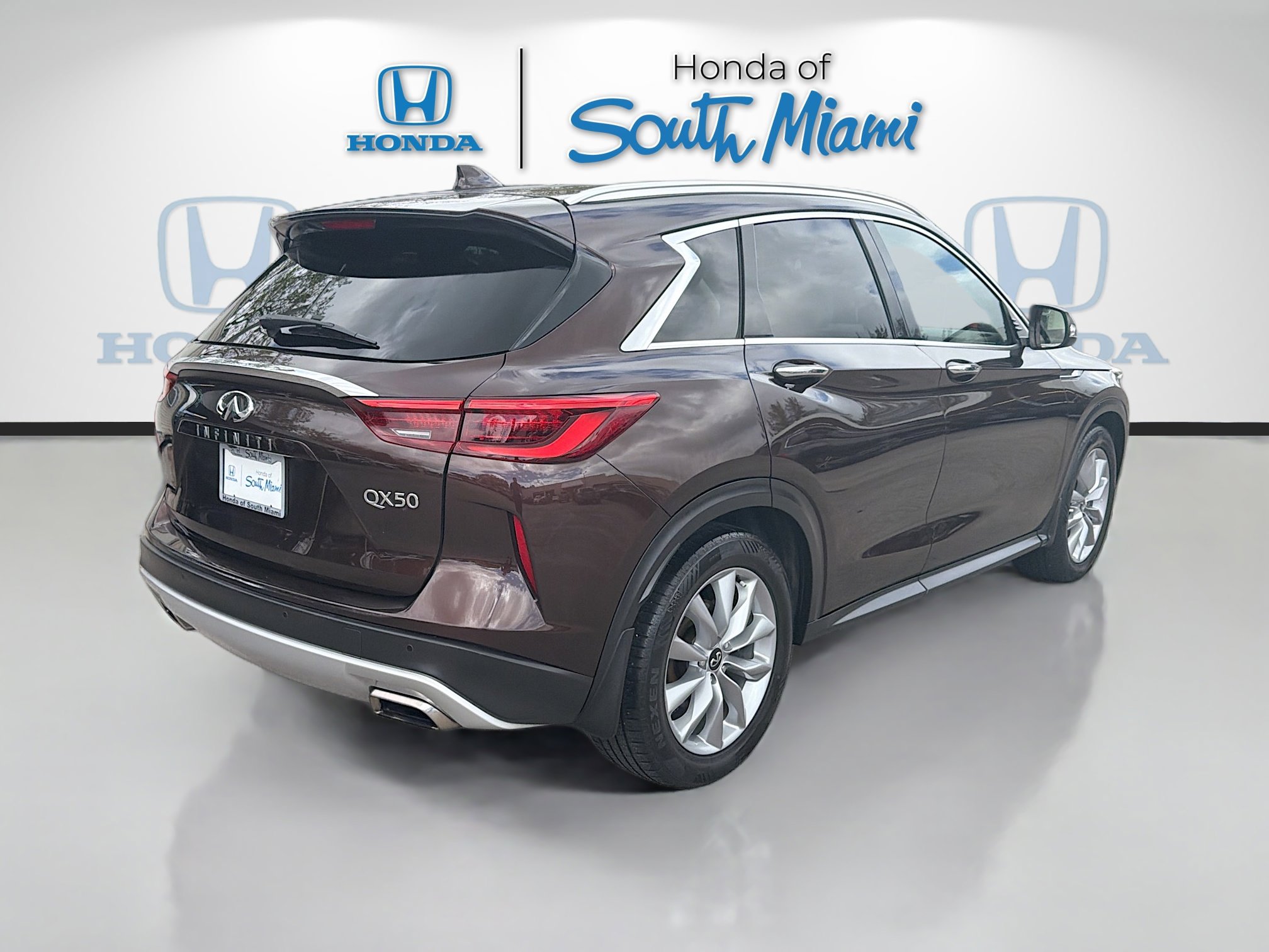 Used 2020 INFINITI QX50 Luxe w/ Navigation Package FWD image 7