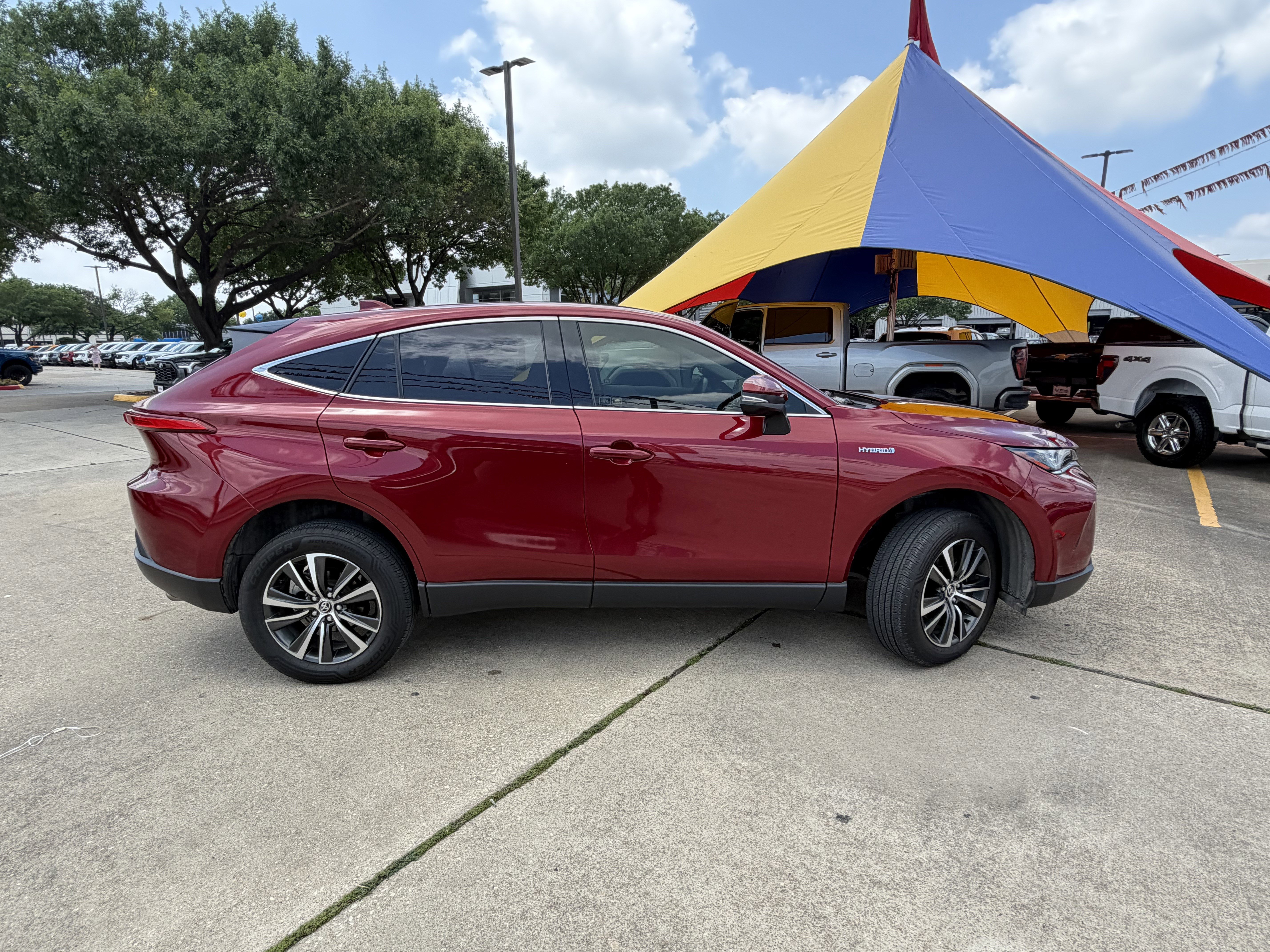 Used 2021 Toyota Venza LE AWD/4WD image 3