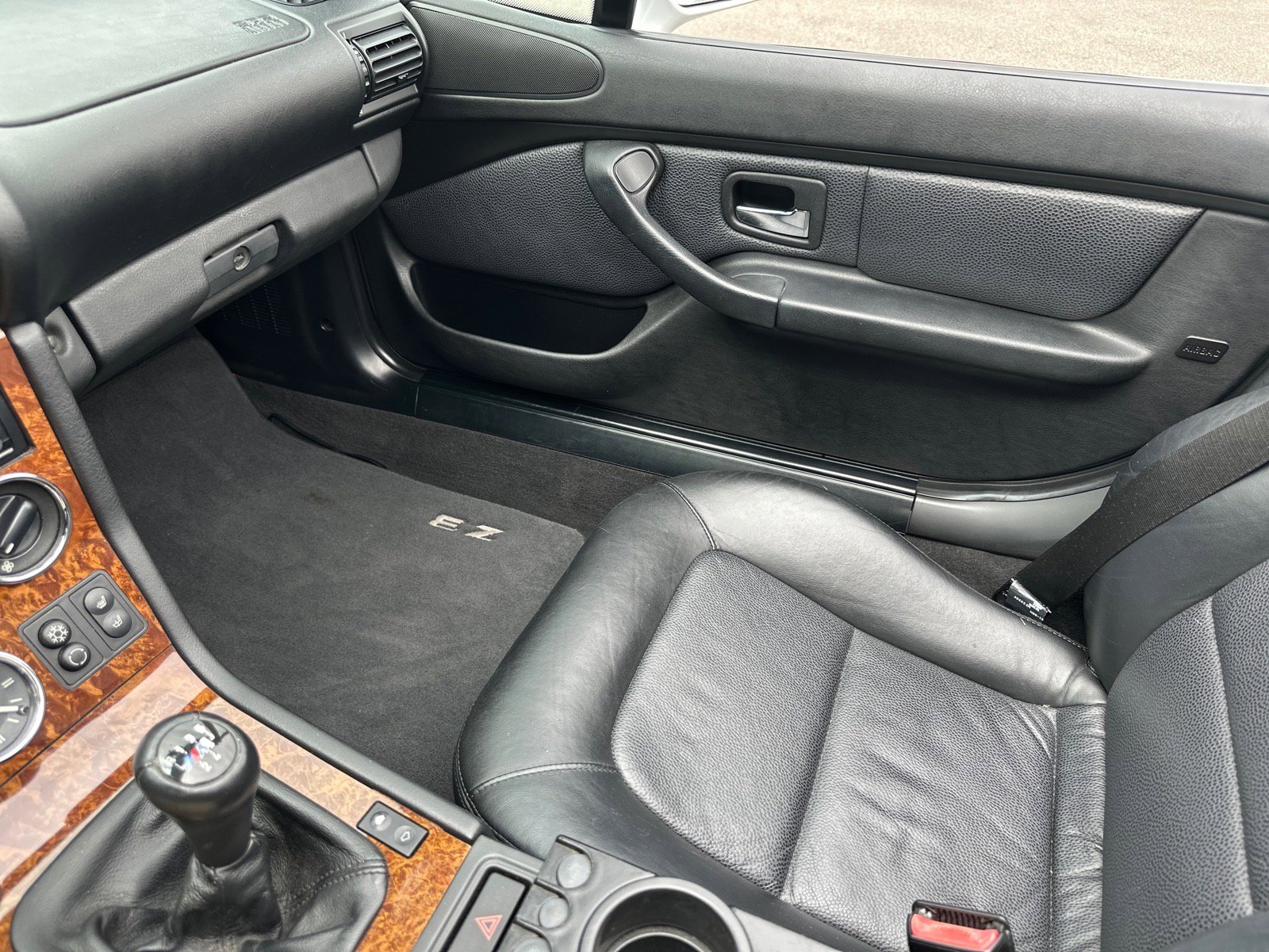 Used 2000 BMW Z3 2.5i RWD image 36