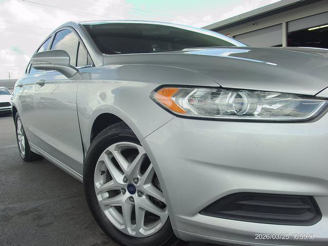 Used 2015 Ford Fusion SE FWD image 18