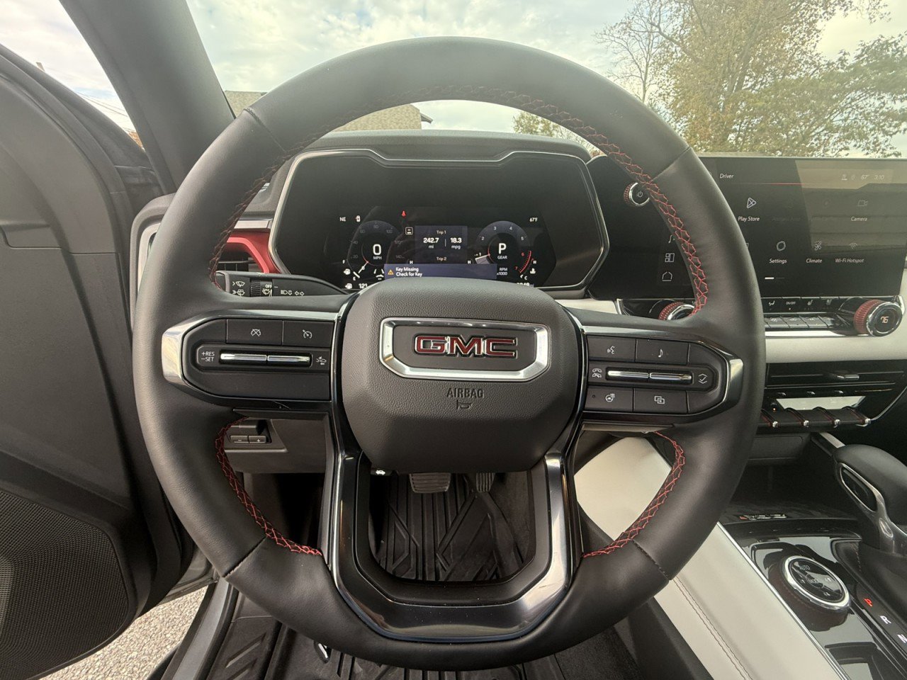 Used 2023 GMC Canyon AT4X image 13