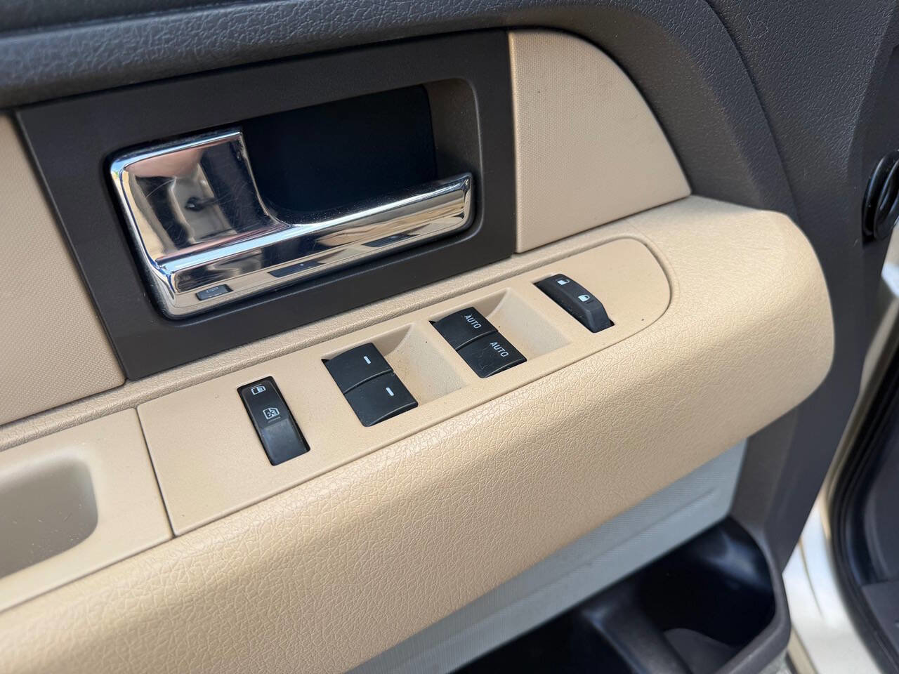 Used 2013 Ford F150 XLT w/ Luxury Equipment Group AWD/4WD image 16