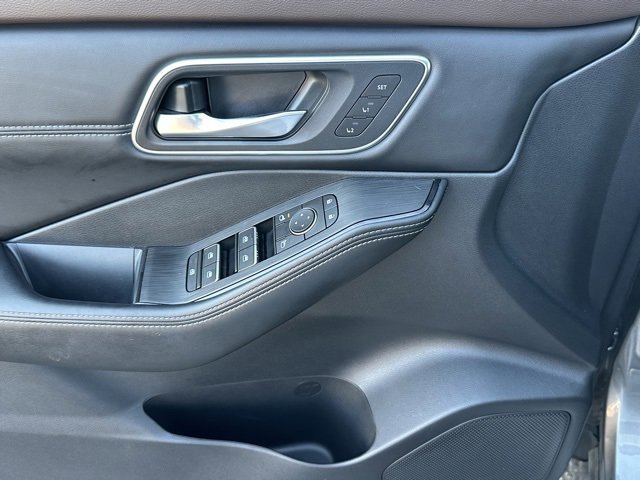 Used 2023 Nissan Rogue Platinum w/ Platinum Premium Package image 20