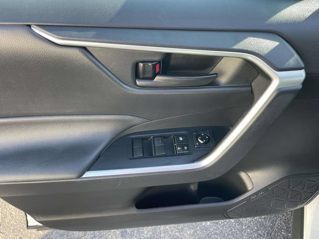 Used 2021 Toyota RAV4 LE FWD image 24