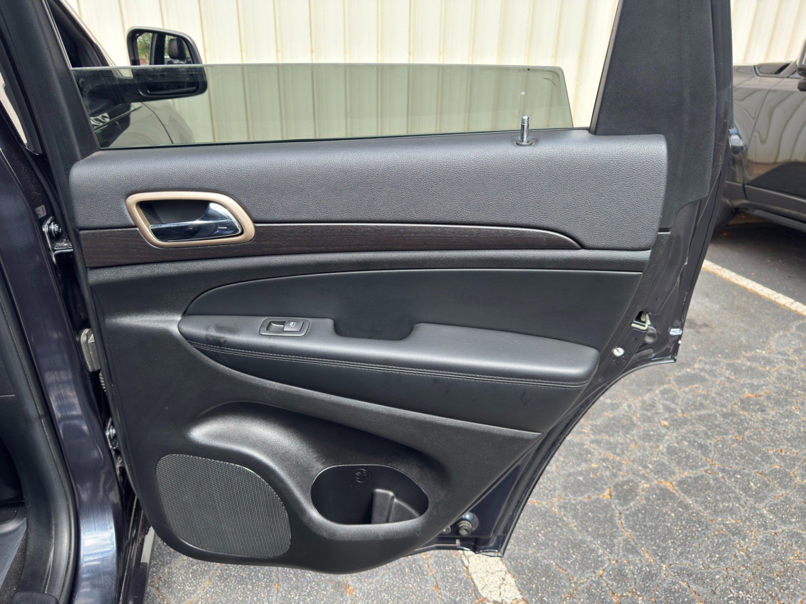 Used 2015 Jeep Grand Cherokee Altitude AWD/4WD image 46