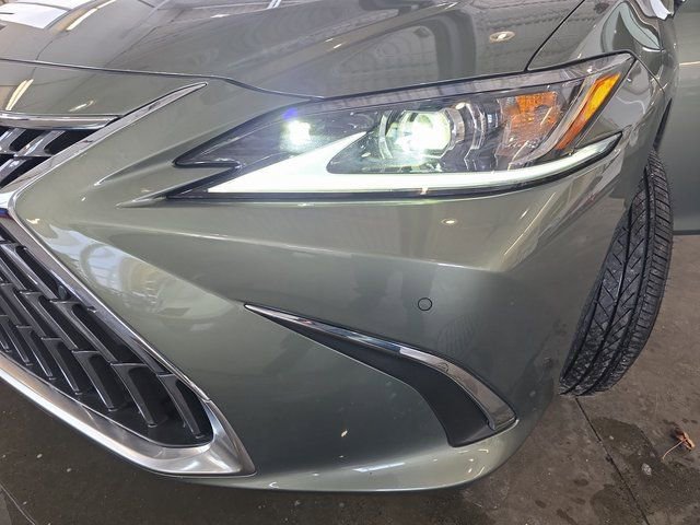 Certified 2025 Lexus ES 300h w/ Premium Package image 30