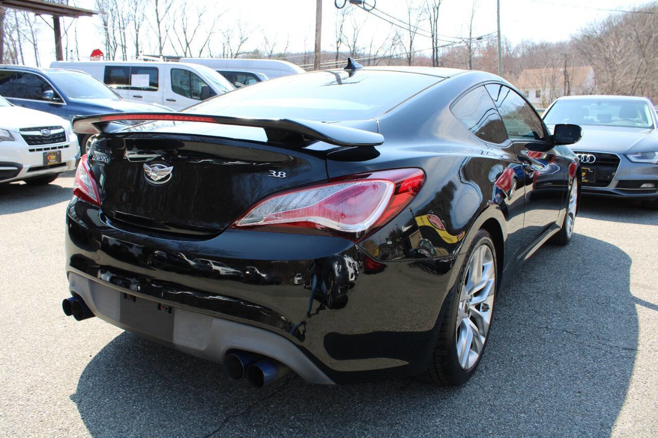 Used 2013 Hyundai Genesis 3.8 image 8