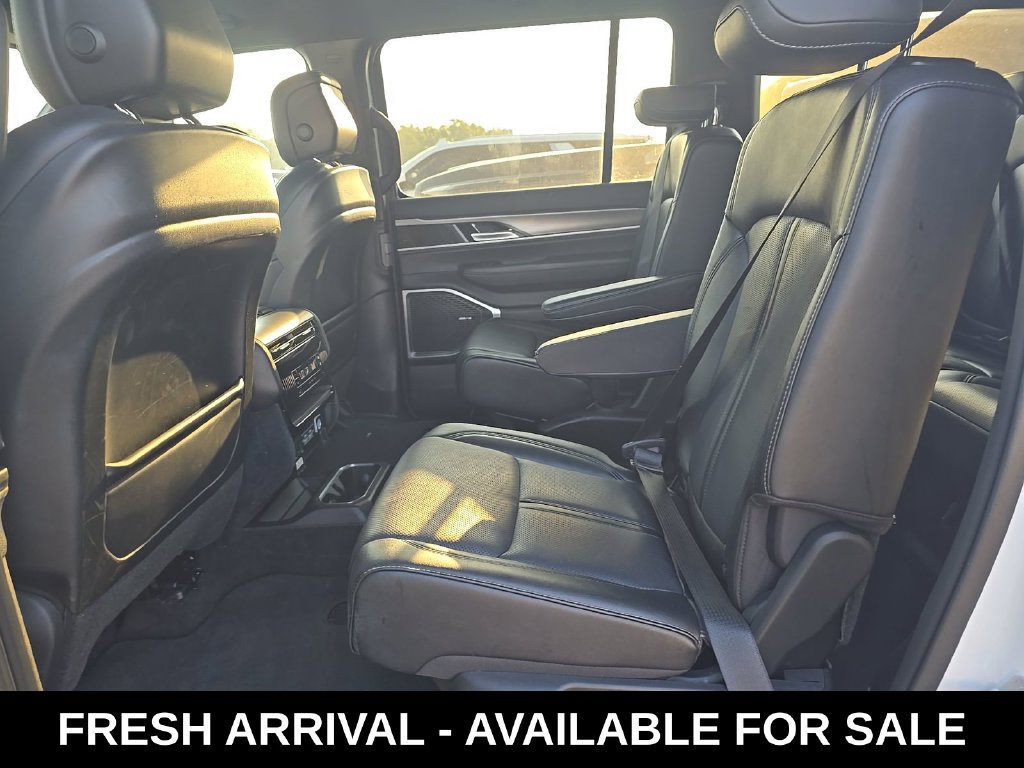 Used 2025 Jeep Wagoneer Series II AWD/4WD image 13