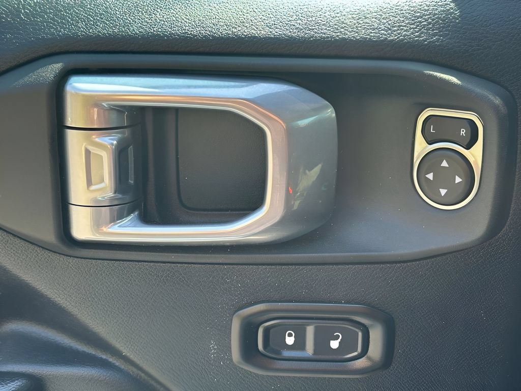 Used 2021 Jeep Wrangler Unlimited Sport AWD/4WD image 23