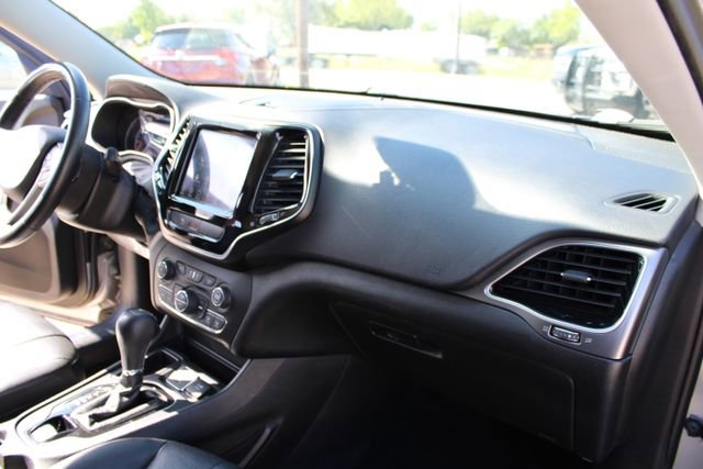 Used 2019 Jeep Cherokee Limited FWD image 41