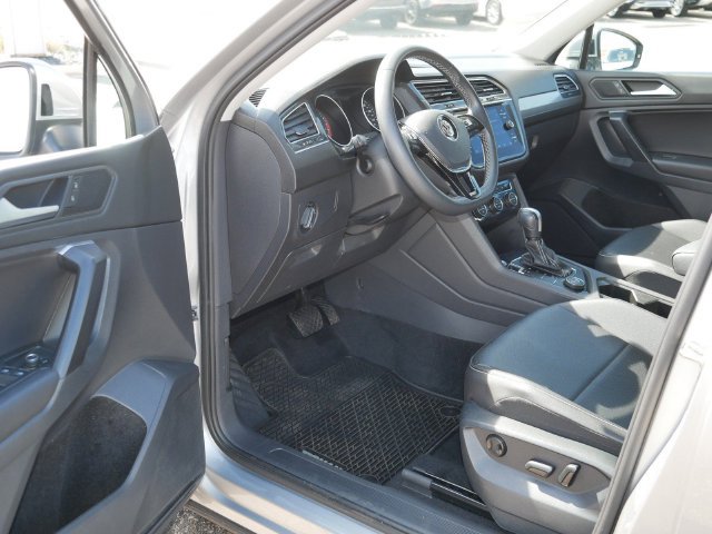 Used 2021 Volkswagen Tiguan SE w/ Panoramic Sunroof Package AWD/4WD image 12