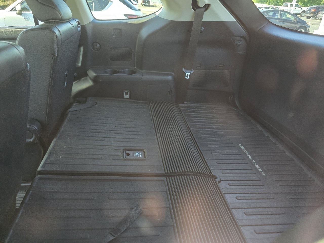 Used 2023 Toyota Highlander XLE AWD/4WD image 24