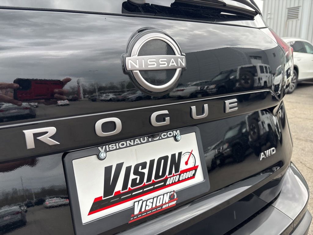 Used 2024 Nissan Rogue S AWD/4WD image 32