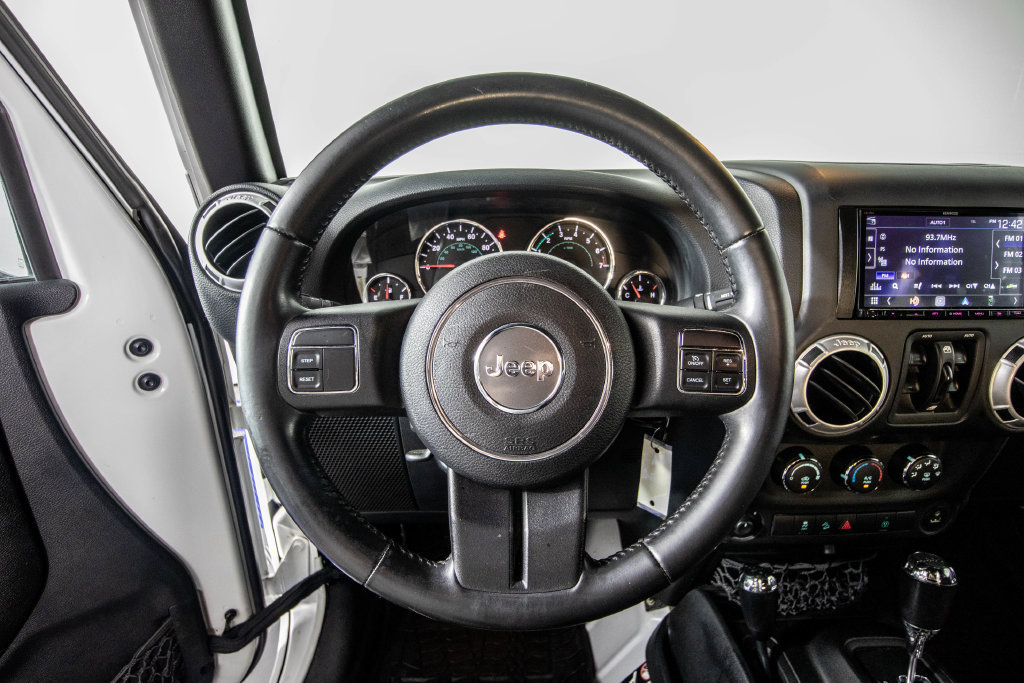 Used 2015 Jeep Wrangler Unlimited Rubicon AWD/4WD image 19