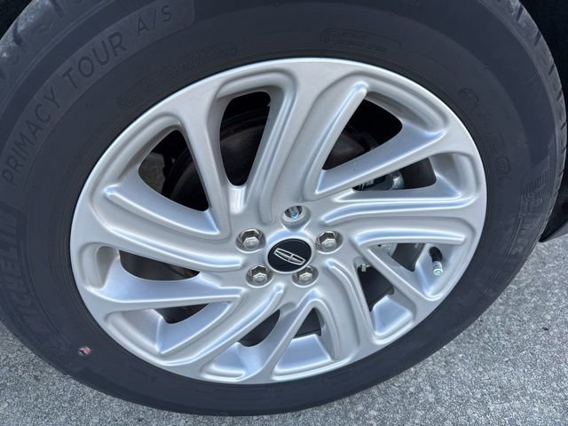 Used 2022 Lincoln Corsair FWD w/ Equipment Group 101A image 24