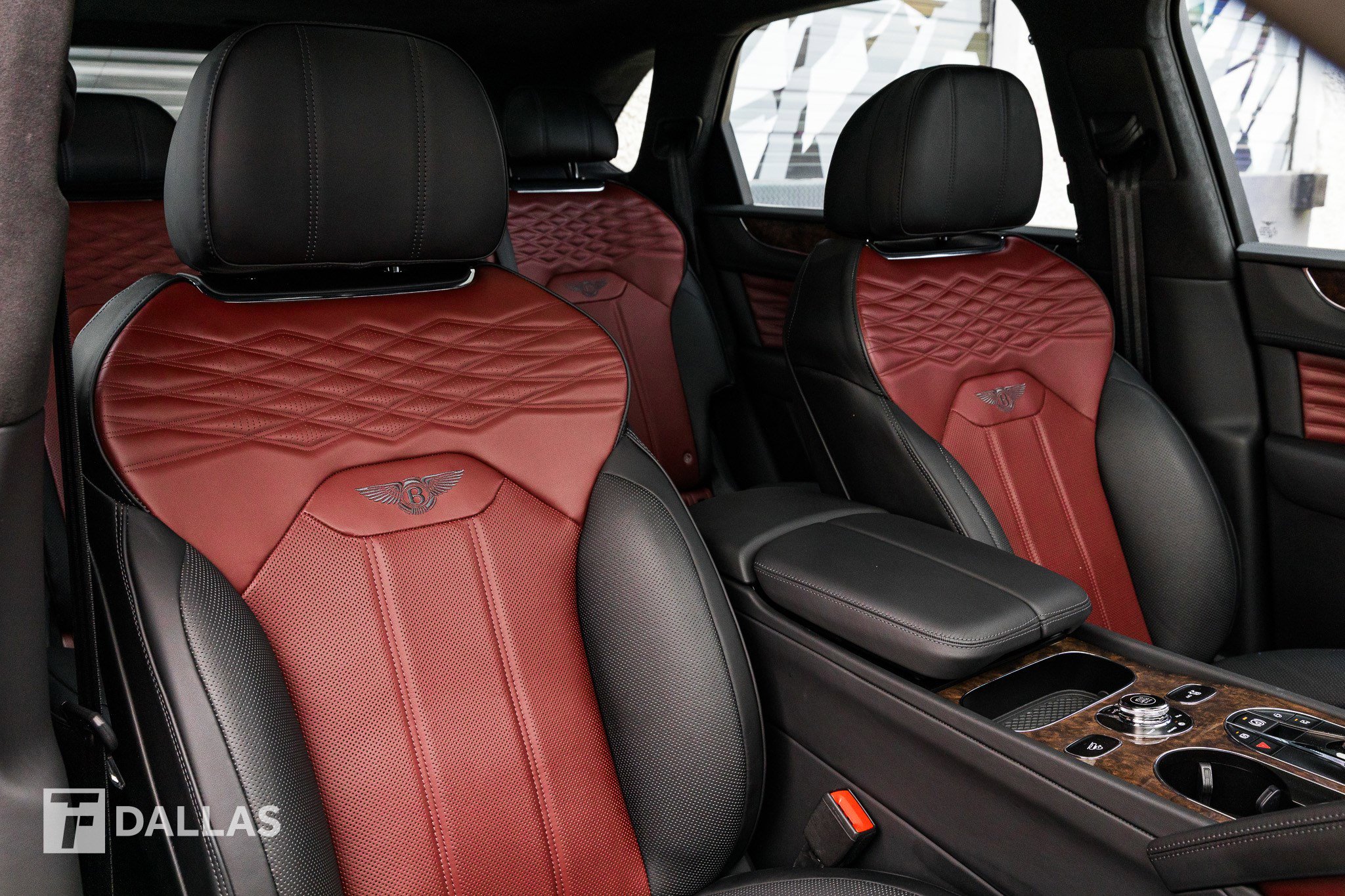 Used 2025 Bentley Bentayga image 39