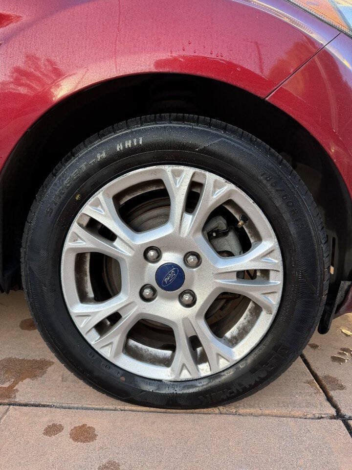 Used 2015 Ford Fiesta SE FWD image 28