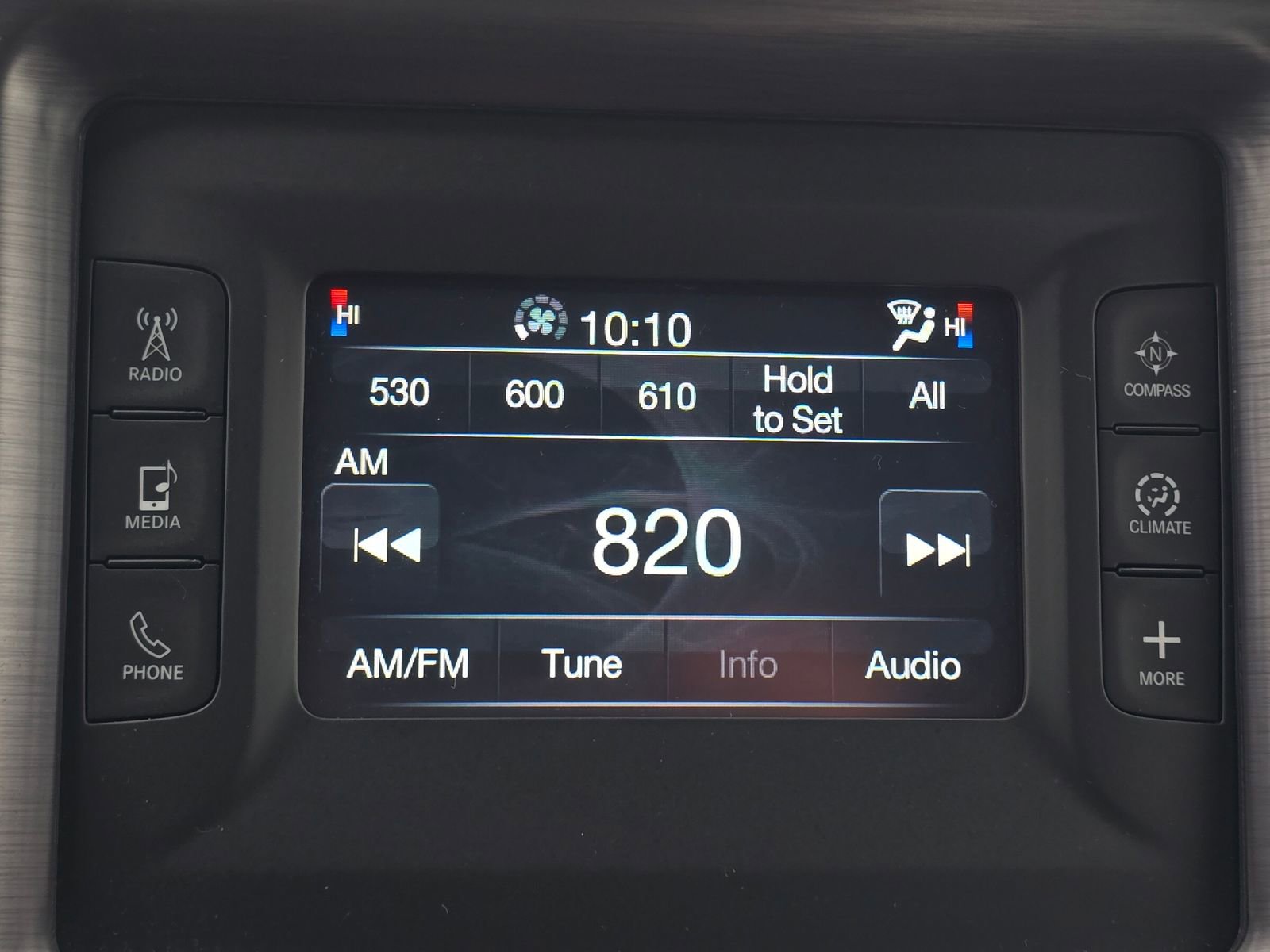 Used 2015 Dodge Challenger SXT image 24