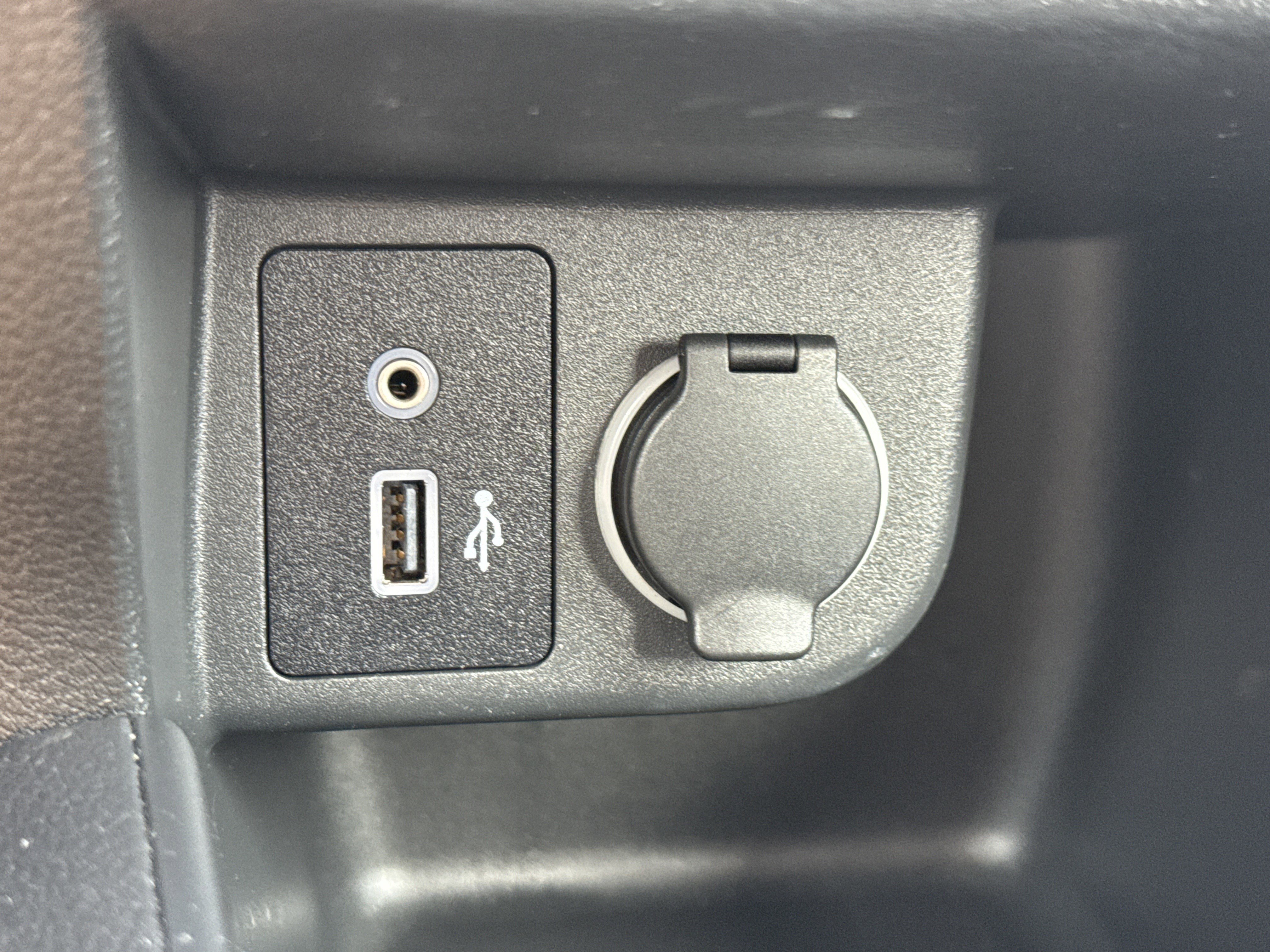 Used 2021 Nissan Kicks S FWD image 20