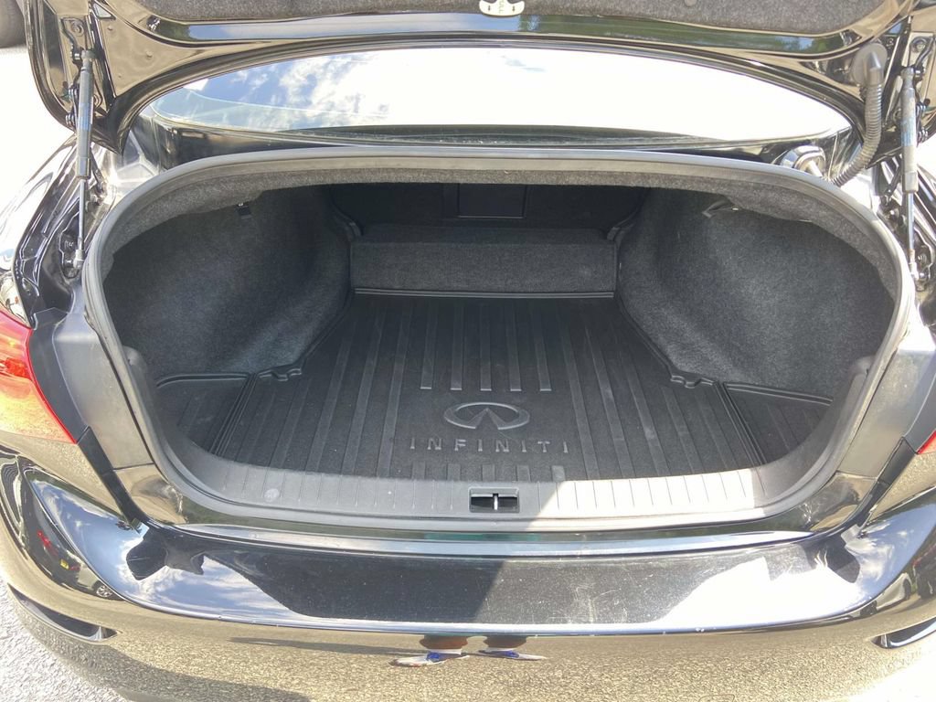 Used 2017 INFINITI Q50 Red Sport 400 RWD image 9