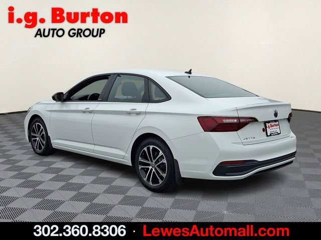Used 2023 Volkswagen Jetta Sport image 4