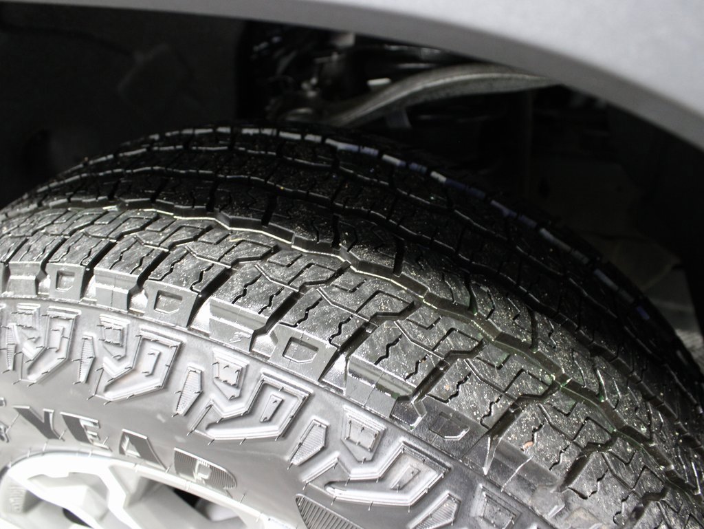 Used 2024 GMC Sierra 1500 SLT image 7